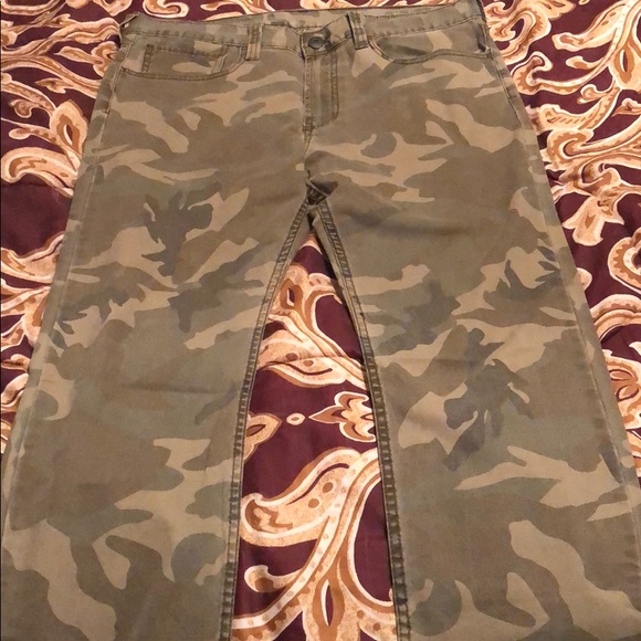 I’m selling some bullhead jeans - Picture 3 of 3